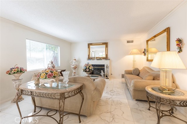 11465 Fox Hollow Lane, Pacoima CA: https://media.crmls.org/medias/61472314-0d21-4357-94d7-3c63131826c8.jpg