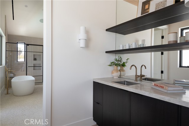 Detail Gallery Image 19 of 39 For 4936 Strohm Ave, Toluca Lake,  CA 91601 - 6 Beds | 6/1 Baths