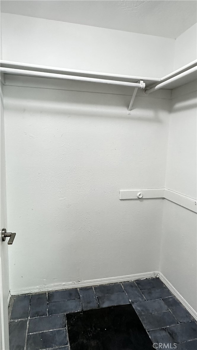 https://media.crmls.org/medias/6148b807-d9bb-4c35-861d-1abe5248e02d.jpg?preset=X-Large