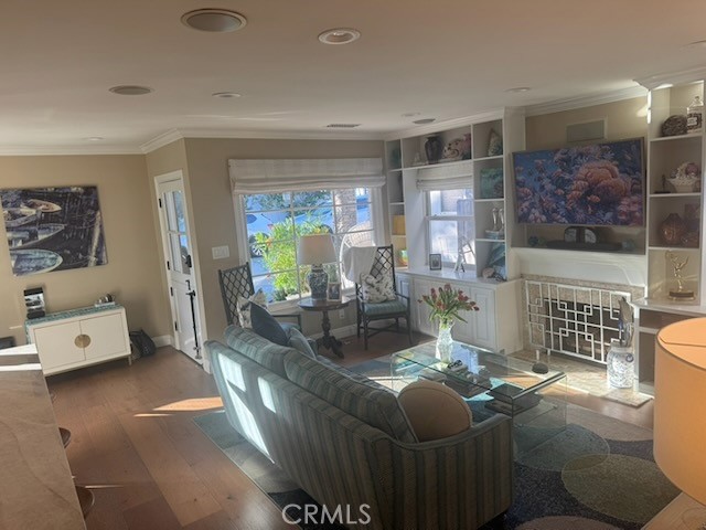 Detail Gallery Image 5 of 12 For 507 31st, Hermosa Beach,  CA 90254 - 2 Beds | 1 Baths