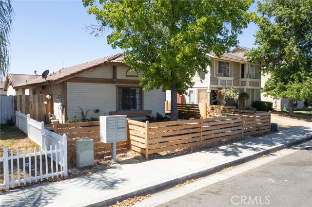 Detail Gallery Image 4 of 30 For 23865 Parkland Ave, Moreno Valley,  CA 92557 - 3 Beds | 2 Baths