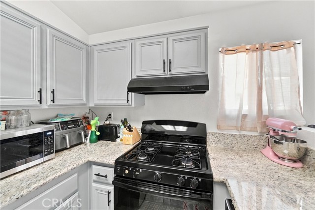 14743 Wakefield Dr, Adelanto, CA 92301 photo 10