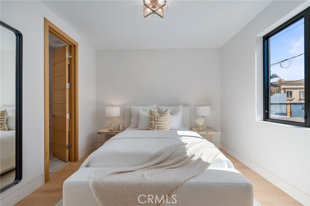 Detail Gallery Image 17 of 45 For 520 11th St, Huntington Beach,  CA 92648 - 3 Beds | 3/1 Baths