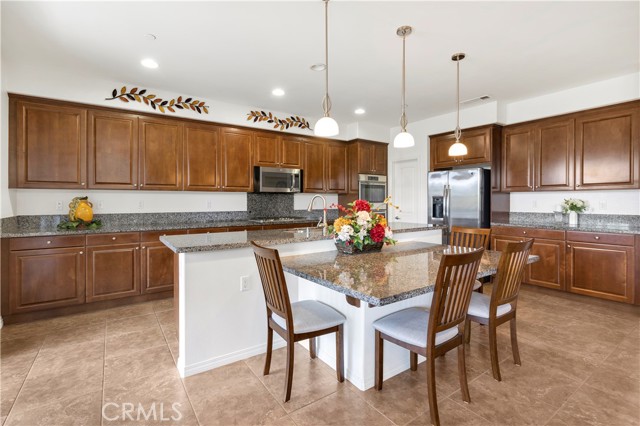 Detail Gallery Image 12 of 42 For 11950 Nuthatch, Jurupa Valley,  CA 91752 - 5 Beds | 3/1 Baths