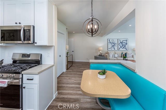 2219 W Clark Avenue, Burbank CA: https://media.crmls.org/medias/614b59e6-5795-44d6-a04a-492ec852a440.jpg