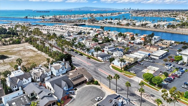 Detail Gallery Image 6 of 57 For 100 Electric Avenue, Seal Beach,  CA 90740 - 4 Beds | 3 Baths