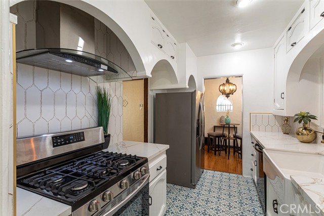 130 Claremont Avenue, Long Beach CA: https://media.crmls.org/medias/614ceccb-95a7-48a7-98b4-d1cccd3701cc.jpg