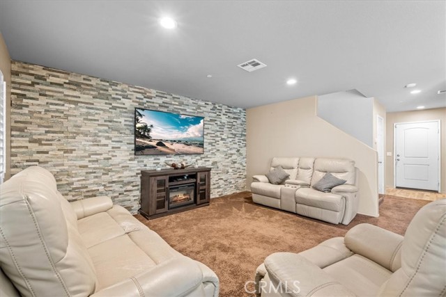 Detail Gallery Image 5 of 39 For 6978 Alderwood Dr, Fontana,  CA 92336 - 3 Beds | 2/1 Baths