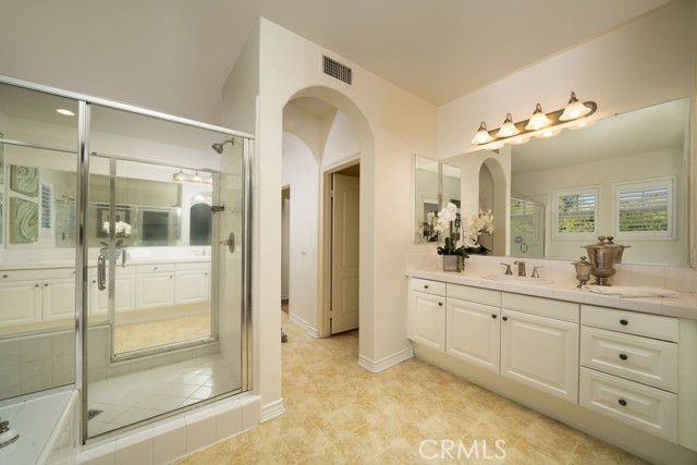 26 Upland, Irvine CA: https://media.crmls.org/medias/614d853a-541b-4243-9292-e4fc803bfad4.jpg