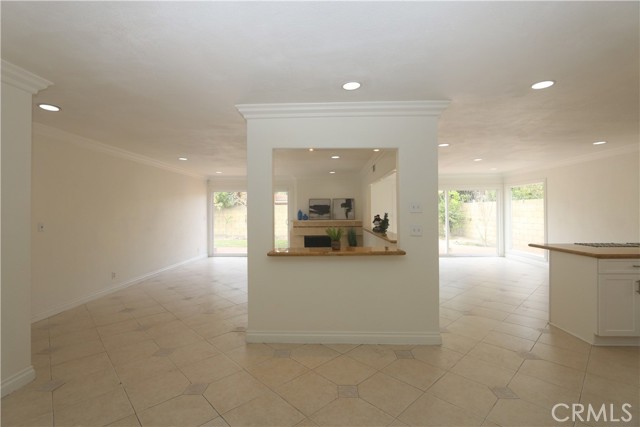 Detail Gallery Image 14 of 30 For 6781 Bridgewater Dr, Huntington Beach,  CA 92647 - 4 Beds | 2 Baths