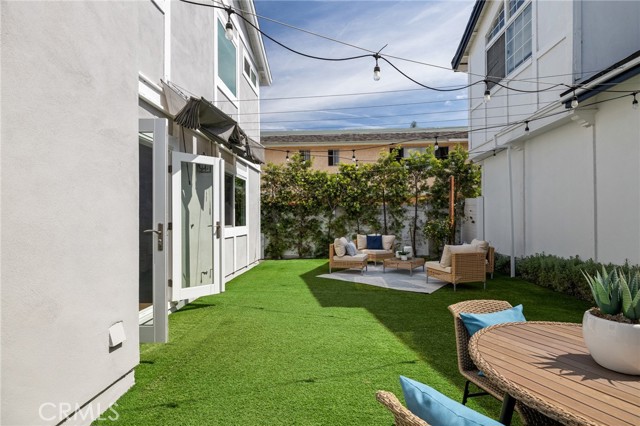 Detail Gallery Image 8 of 25 For 2106 Nelson Ave a,  Redondo Beach,  CA 90278 - 4 Beds | 2/1 Baths