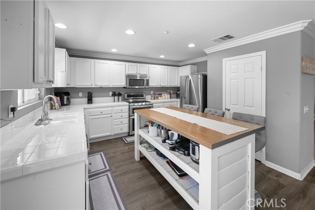 Detail Gallery Image 9 of 49 For 19883 San Juan Capistrano Ct, Riverside,  CA 92508 - 6 Beds | 3 Baths