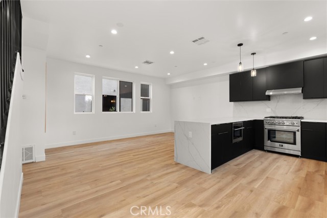 Detail Gallery Image 12 of 33 For 11410 W Calvert St, North Hollywood,  CA 91606 - 3 Beds | 3/1 Baths