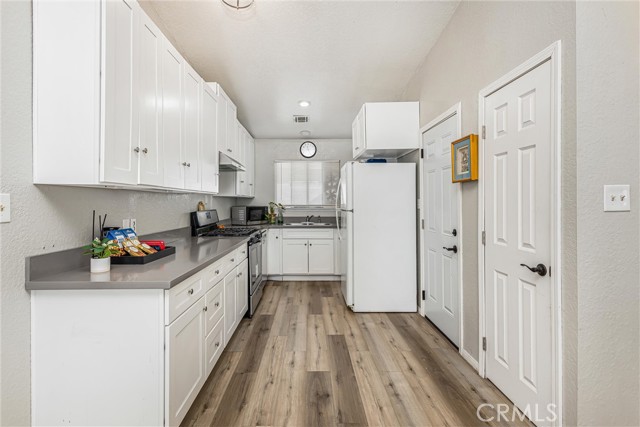 Detail Gallery Image 11 of 35 For 16422 Tolowa, Apple Valley,  CA 92307 - 3 Beds | 2 Baths