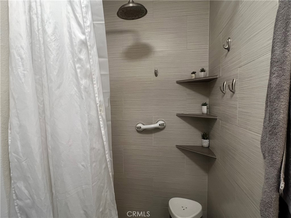 https://media.crmls.org/medias/61518da2-15ce-4758-94a0-1e436dff15e7.jpg?preset=X-Large