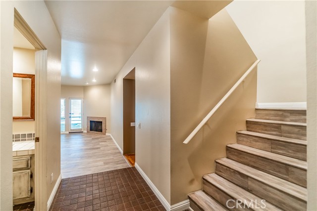 Detail Gallery Image 14 of 33 For 13236 Valleyheart #102,  Studio City,  CA 91604 - 2 Beds | 3 Baths