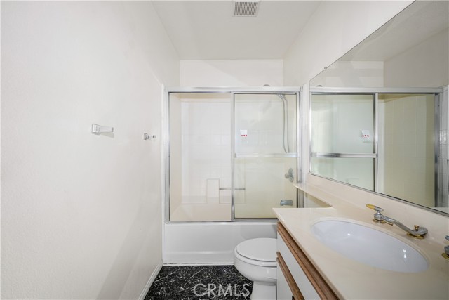 Detail Gallery Image 34 of 55 For 3605 E Anaheim #407,  Long Beach,  CA 90804 - 3 Beds | 2 Baths