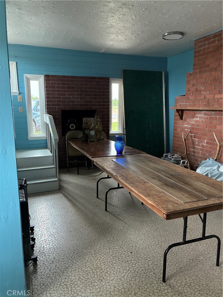 https://media.crmls.org/medias/6152dc26-2564-43a1-a1e8-81d96b993332.jpg?preset=X-Large