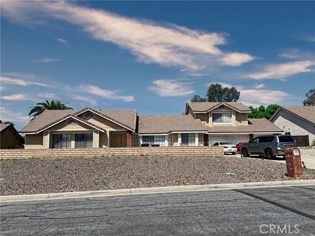 Detail Gallery Image 3 of 29 For 12101 Hinson St, Moreno Valley,  CA 92555 - 4 Beds | 2 Baths