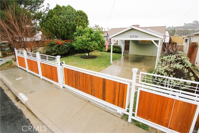10734 Sharon Avenue photo 2