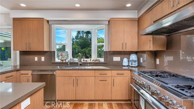 Detail Gallery Image 15 of 65 For 26051 Glen Canyon Dr, Laguna Hills,  CA 92653 - 5 Beds | 4/1 Baths