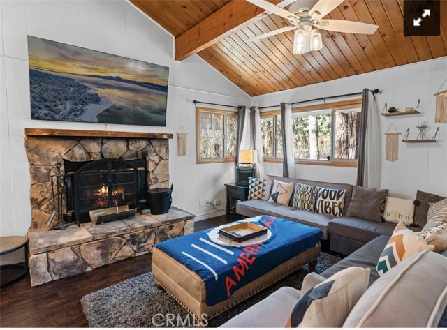 Detail Gallery Image 9 of 17 For 212 W Aeroplane Bld, Big Bear City,  CA 92314 - 2 Beds | 1 Baths