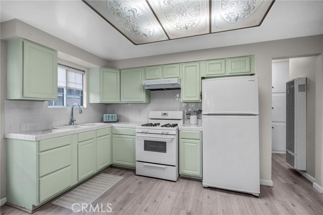 18531 E Pearl Avenue, Orange CA: https://media.crmls.org/medias/615514c4-9017-49d9-8cda-725f31070d3b.jpg