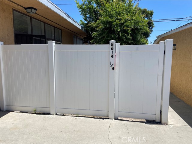 8614 Evergreen, South Gate CA: https://media.crmls.org/medias/61551cda-4bcb-4a5f-8aad-0179d0bc6b76.jpg