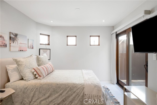 221 36th Street, Manhattan Beach, California 90266, 3 Bedrooms Bedrooms, ,3 BathroomsBathrooms,Residential,Sold,36th,SB22069794
