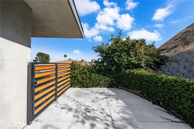 325 N Madison Avenue, Monrovia CA: https://media.crmls.org/medias/6155b638-077c-4a4b-9fc4-1e7feb0a67be.jpg