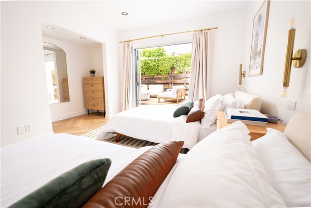 515 N Burton Way, Palm Springs CA: https://media.crmls.org/medias/6156a686-6ce9-4d4c-8bc5-f0e9b7012ec1.jpg