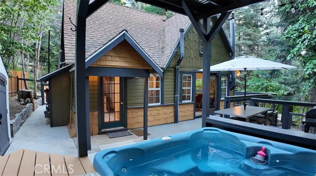 810 Lake Drive, Lake Arrowhead CA: https://media.crmls.org/medias/615721c7-8587-4a09-8ecd-afd0f9876f3f.jpg
