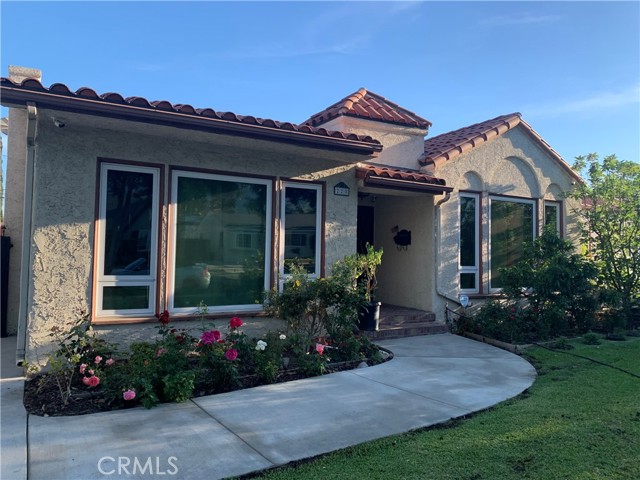 220 Laurel Avenue, Arcadia CA: https://media.crmls.org/medias/61572899-df9c-47c8-934a-f550c2ac186d.jpg