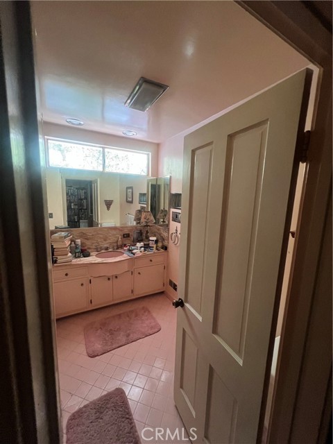 3042 N Beachwood Drive, Los Angeles CA: https://media.crmls.org/medias/615802a5-a89b-4920-b4c4-fd2c21055ee5.jpg