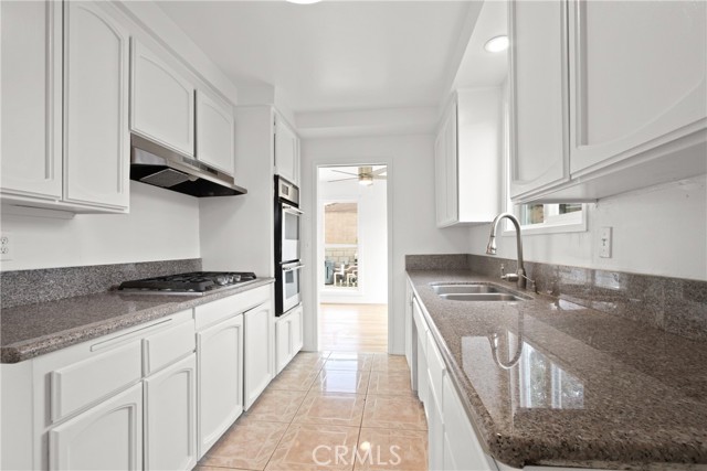 352 Granada Court, La Habra CA: https://media.crmls.org/medias/61582c59-8667-4382-b7af-78e0b2e6da68.jpg