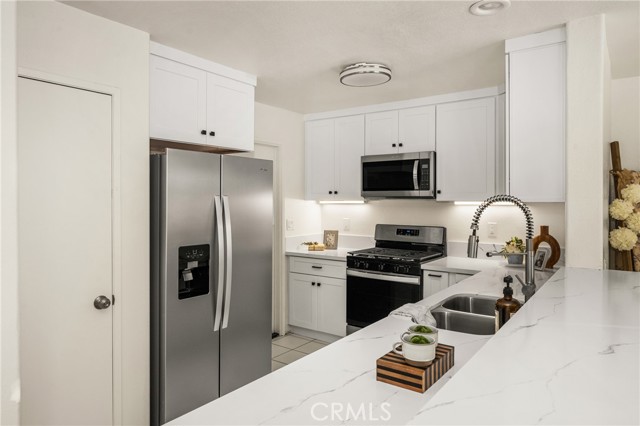 Detail Gallery Image 18 of 48 For 14647 Green River Rd, Victorville,  CA 92394 - 4 Beds | 2/1 Baths