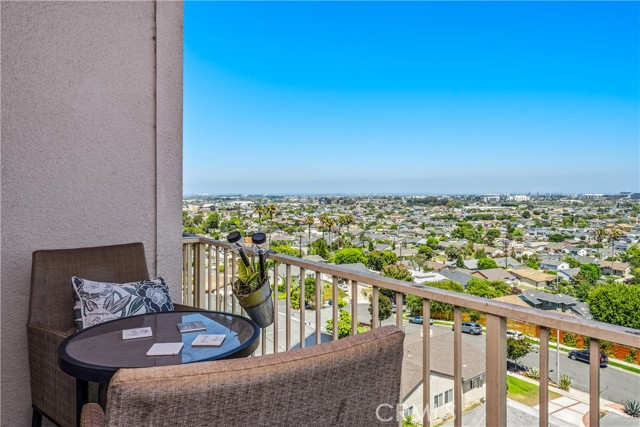 1108 Camino Real, Redondo Beach, California 90277, 2 Bedrooms Bedrooms, ,2 BathroomsBathrooms,Residential,For Sale,Camino Real,SR24165555