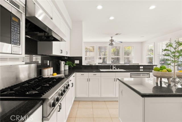 19139 Chandon Lane, Huntington Beach CA: https://media.crmls.org/medias/6159bf77-7fd5-46e1-b1b4-175741324343.jpg