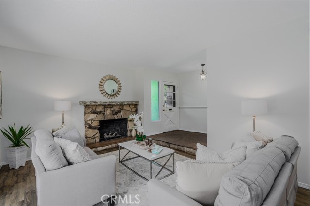 Detail Gallery Image 4 of 37 For 1919 Sherry Ln #28,  Santa Ana,  CA 92705 - 3 Beds | 2 Baths
