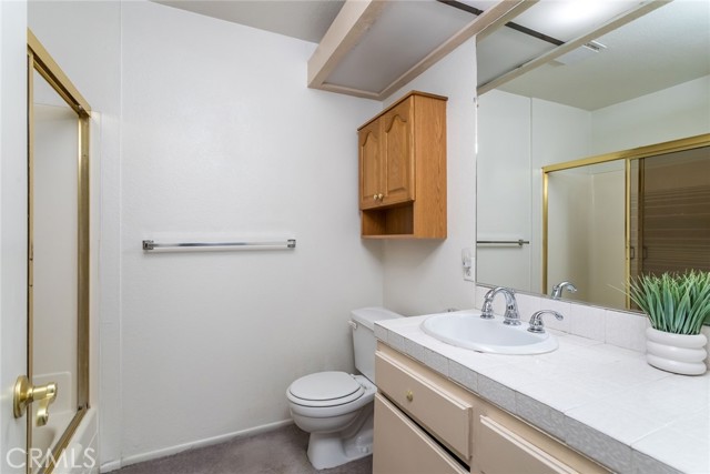 Detail Gallery Image 25 of 41 For 25139 Amberley Way, Valencia,  CA 91355 - 3 Beds | 2/1 Baths