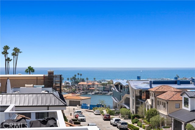 302 Carnation Avenue, Corona del Mar CA: https://media.crmls.org/medias/615ada4a-759b-4129-a5fd-a34fb21129dc.jpg