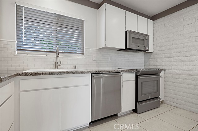 Detail Gallery Image 18 of 43 For 22392 Canyon Club Dr, Canyon Lake,  CA 92587 - 2 Beds | 2 Baths