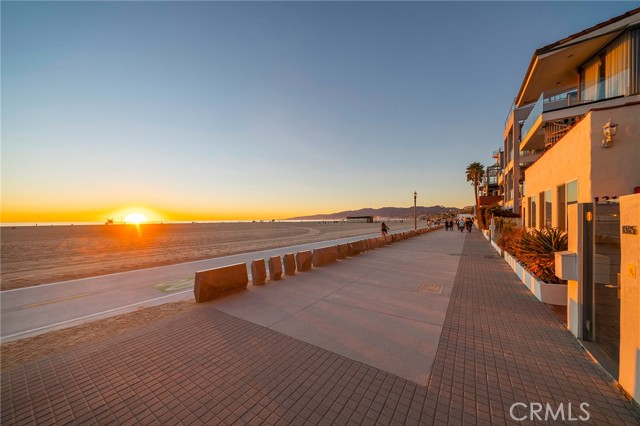 1313 Palisades Beach Road photo 22