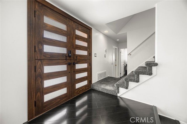 9461 Pier Drive, Huntington Beach CA: https://media.crmls.org/medias/615be91b-fbec-4420-9bf8-cc7b8d1de0e1.jpg