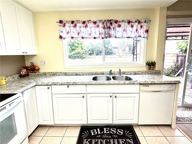 Detail Gallery Image 10 of 36 For 5410 Barrett Cir, Buena Park,  CA 90621 - 3 Beds | 2/1 Baths