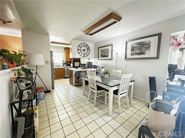 Detail Gallery Image 5 of 23 For 1387 Cherry Ave, Simi Valley,  CA 93065 - 4 Beds | 2 Baths