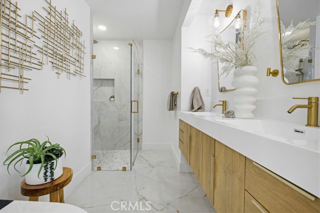 Detail Gallery Image 12 of 28 For 410 W Crystal View, Orange,  CA 92865 - 5 Beds | 3 Baths