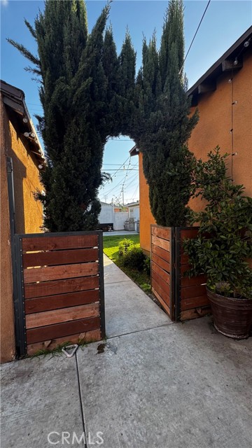 806 E 91st, Los Angeles CA: https://media.crmls.org/medias/615c75dc-550b-4059-ad7a-cee7cfa1c9e6.jpg