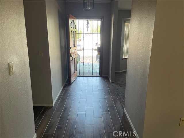 Detail Gallery Image 11 of 14 For 13752 Deauville Dr, Victorville,  CA 92395 - 3 Beds | 2/1 Baths