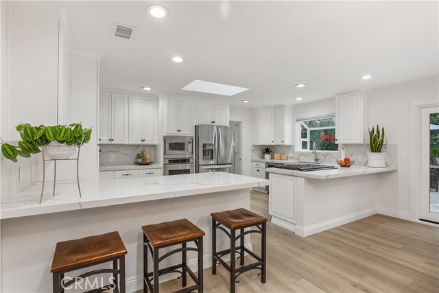 Detail Gallery Image 11 of 33 For 1072 Charwood Ln, North Tustin,  CA 92705 - 4 Beds | 2/2 Baths